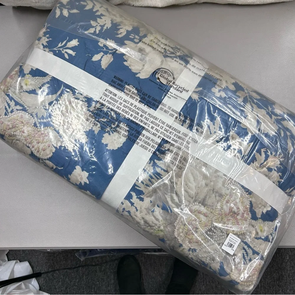 Pottery Barn Bethany Floral Embroidered Reversible Quilt + 2 Standard Shams NWT